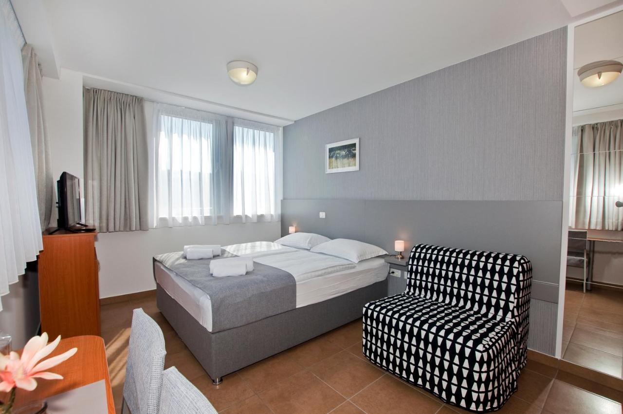 Sobe Rooms Nataly Sezana Bagian luar foto